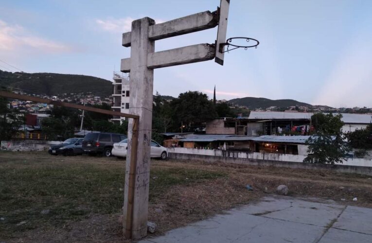 SE BURLÓ DE DEPORTISTAS DE CHILPANCINGO DONÓ PEDACERA DE TABLEROS.