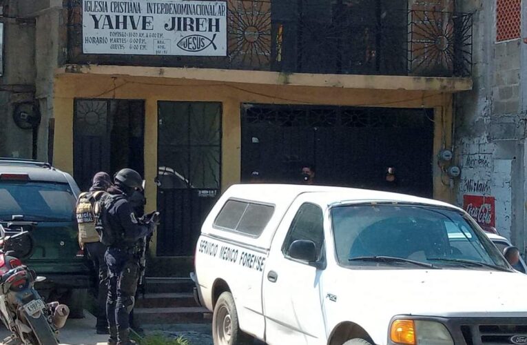 Se suicidó colgándose en un baño en Taxco.