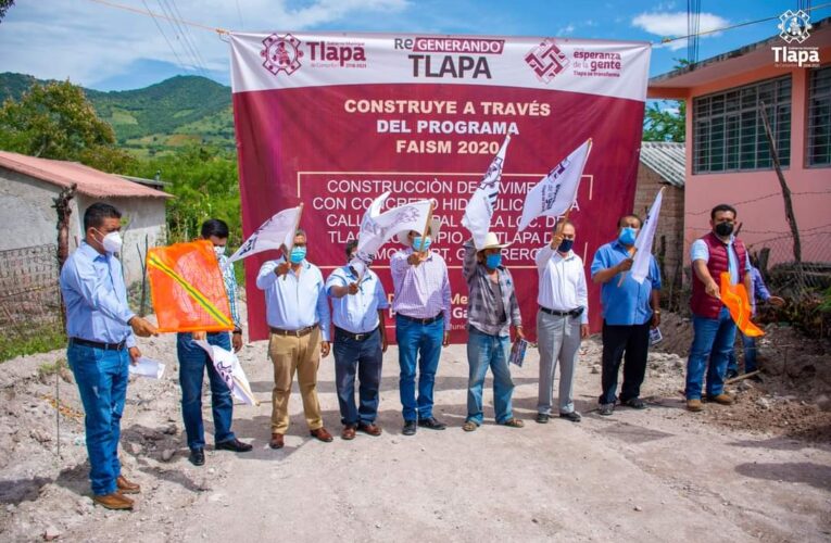 EL GOBIERNO DE TLAPA CONSTRUYE PAVIMENTACIÓN CON CONCRETO HIDRÁULICO EN TLACUILOYA: PICHARDO.