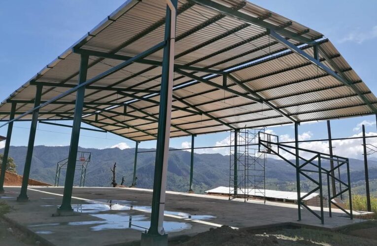 Agradecen al presidente municipal de Xalpatláhuac; Rosendo Larios Rosas, el apoyo a la educación.