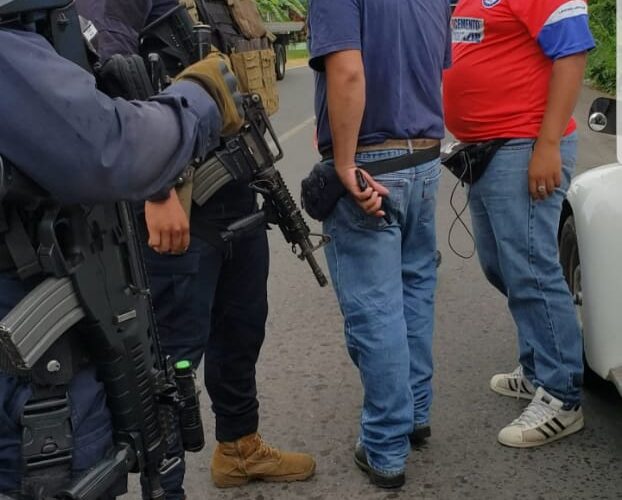 Policías del Estado de Veracruz agreden a reporteros de Misantla.