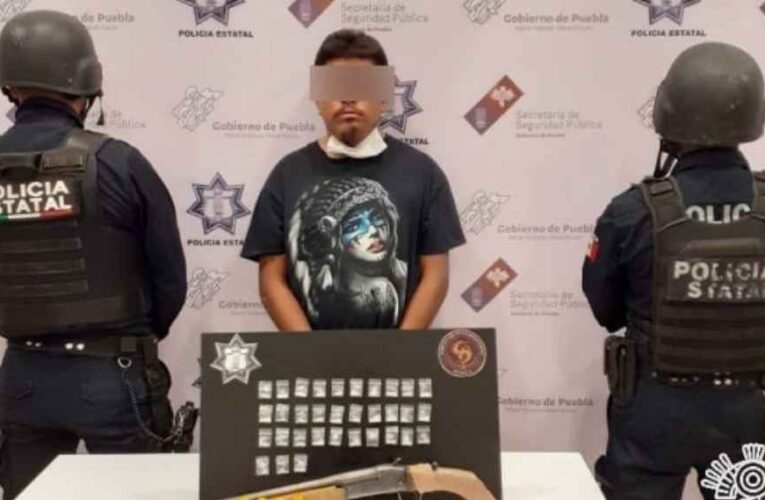 Sujeto balaceo con una escopeta a patrulla de la policía estatal.