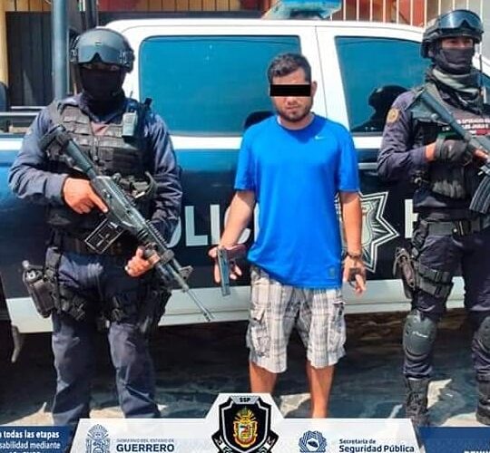 La Policía Estatal Captura a sujeto con un arma y cartuchos en Zihuatanejo.