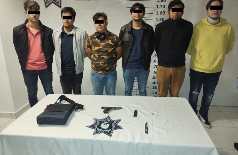 LA POLICÍA DE SAN ANDRÉS CHOLULA DETIENE A 6 TIPOS CON ARMA DE FUEGO.