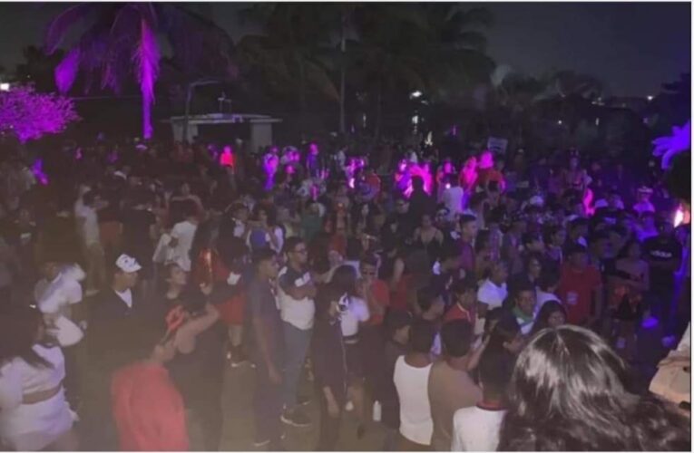 Organizan fiestas clandestinas masivas de disfraces en Veracruz.