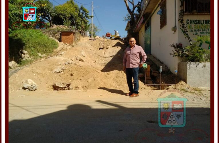 Agradece a diputado gestión de obra para Azoyu; el alcalde José Efrén López Cortéz.