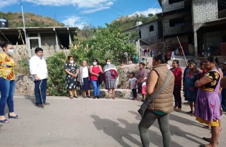 Inaugura obra de electrificación el alcalde de Xalpatláhuac; Rosendo Larios Rosas