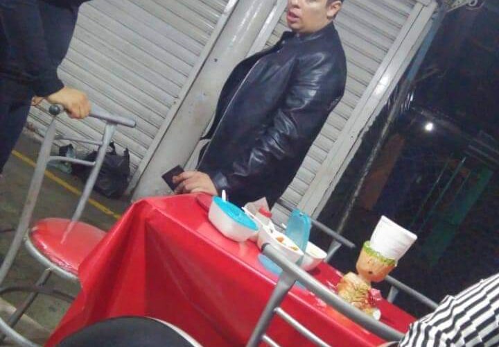 Operador político de Félix Salgado en estado de ebriedad, no paga la cuenta y amenaza a comerciantes del mercado.