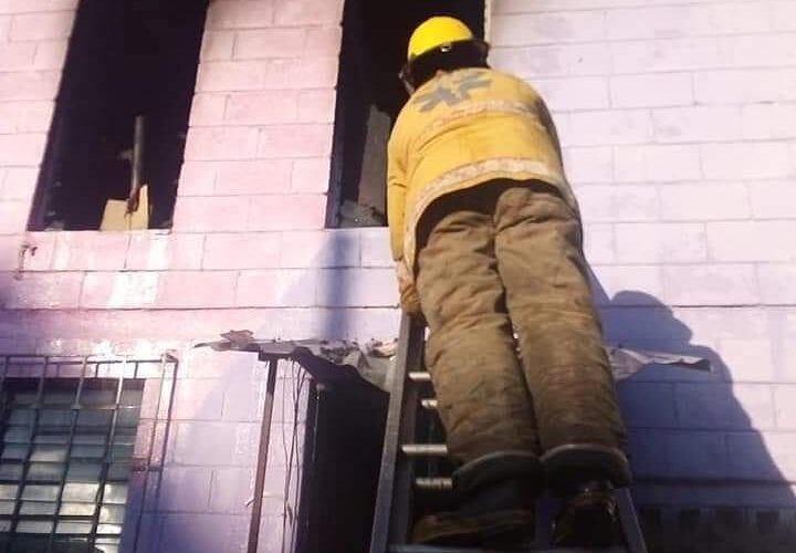 Se registró un incendio en departamento El coloso en Acapulco.
