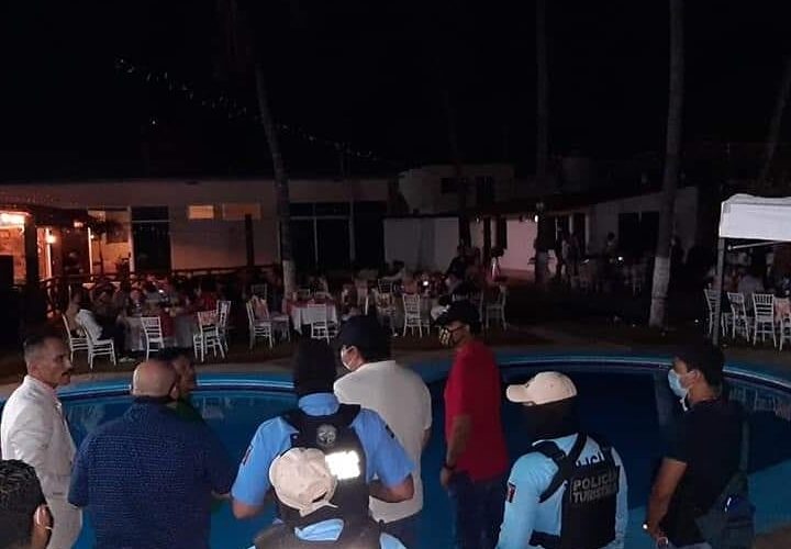 Clausuran establecimientos en Acapulco por desacatar medidas sanitarias.