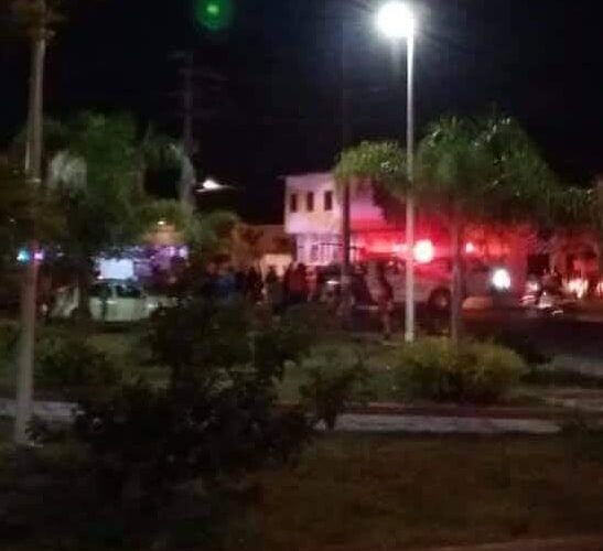 Chofer de una urvan atropella a una pareja que viajaban en una motoneta.