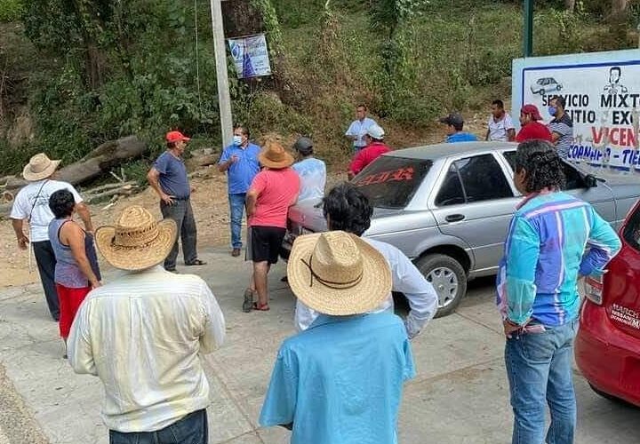 Mantiene contacto directo con el pueblo el diputado del distrito 13; Manuel Quiñones.