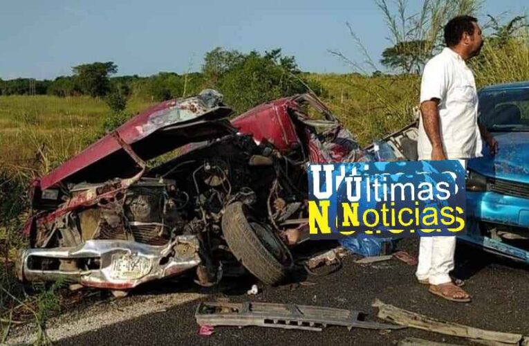 Aparatoso accidente, sobre la carretera Cruz Grande-Cuautepec.