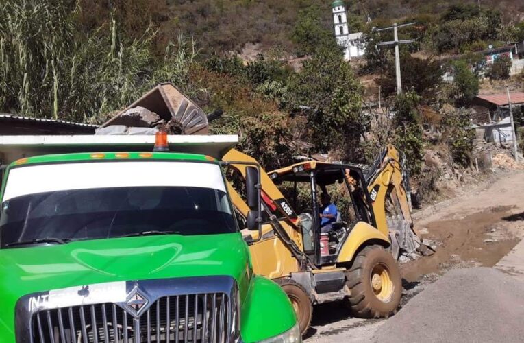 La obra pública no se detiene en Xalpatláhuac: Rosendo Larios Rosas.