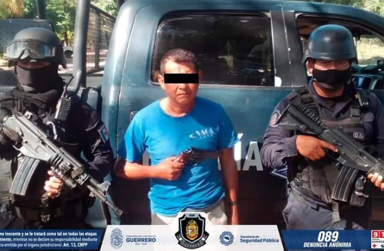 Captura la Policía Estatal a un hombre con una pistola en San Marcos.