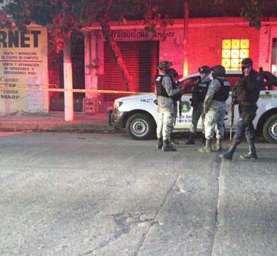 Asesinan a balazos a una mujer en , colonia de Acapulco.
