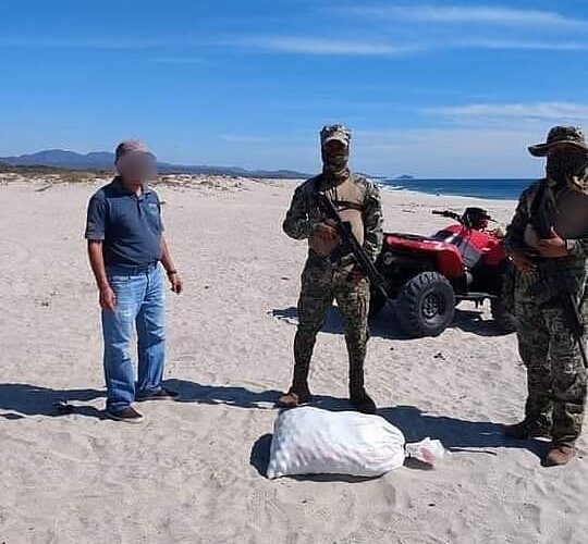 La Marina y PROFEPA aseguran 1200 huevos de tortuga en San Pedro Huamelula, Oaxaca.