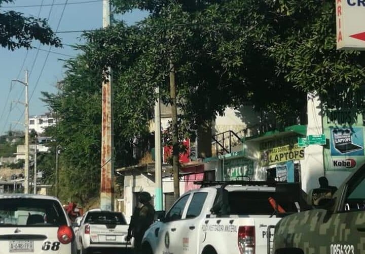 Localizan en Acapulco, una cabeza humana sobre el toldo de un auto.
