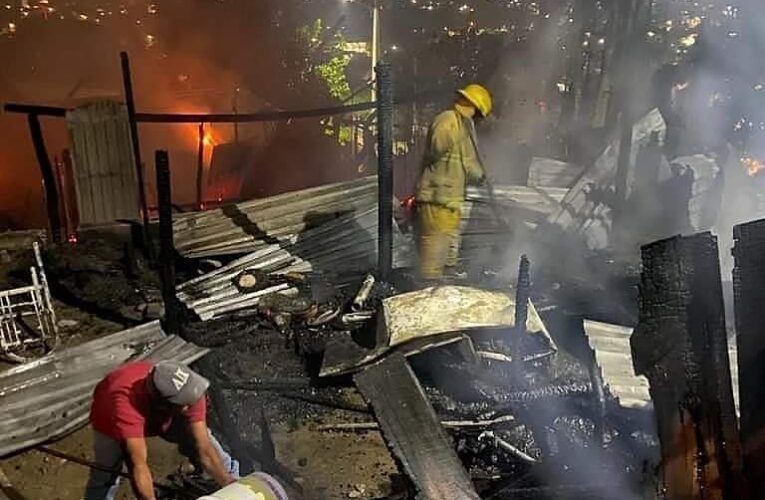 Causan fuegos pirotécnicos incendios en Zihuatanejo, Taxco y Acapulco