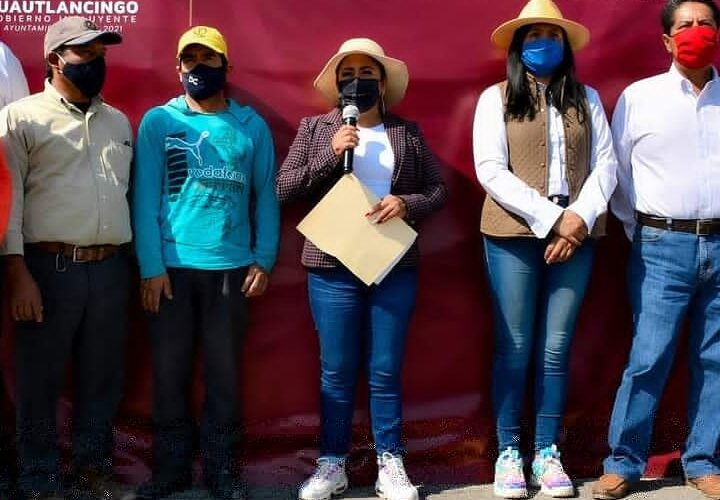 Banderazo de obra en sanctorum inicia la alcaldesa de Cuautlancingo Lupita Daniel.