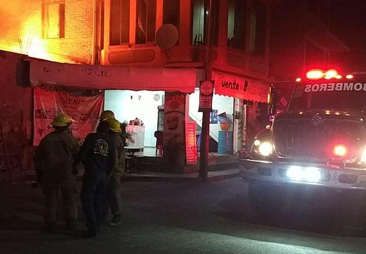 Se incendian varias viviendas en pleno centro del ocotito.