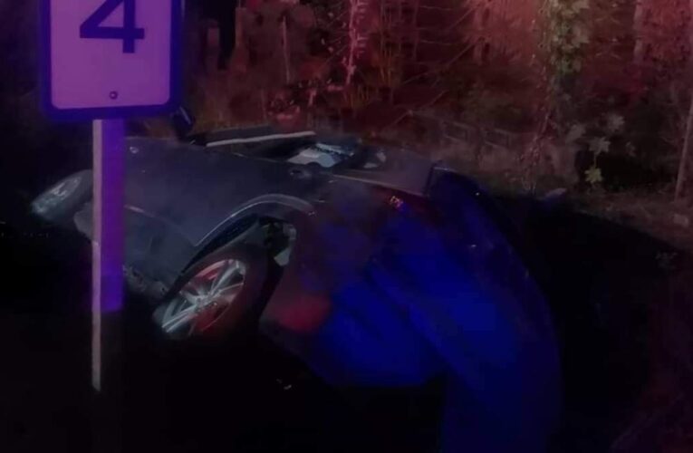 Atacan a tiros a familia en su auto cerca de Acapulco.