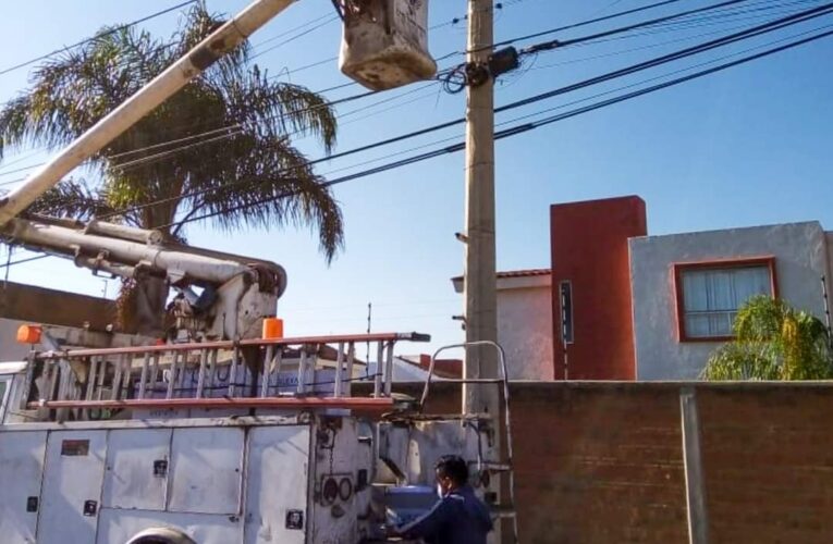 Moderniza el alumbrado público la alcaldesa de Cuautlancingo; Lupita Daniel Hernández.