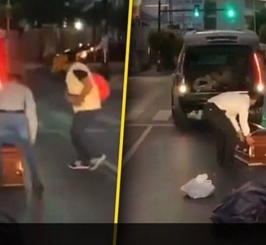 Provoca pánico entre automovilistas ataúd en bulevar 5 de Mayo.