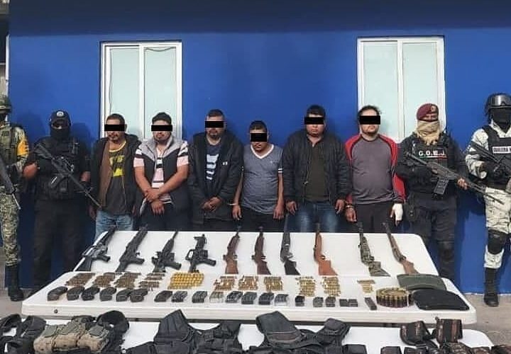 Asegura la Policía Estatal, SEDENA, Guardia Nacional y la FGE a 7 sujetos con armas en Teloloapan.