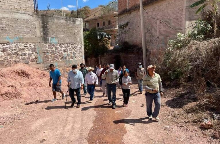 Pone en marcha obra de agua potable el alcalde de Xalpatláhuac: Rosendo Larios Rosas.