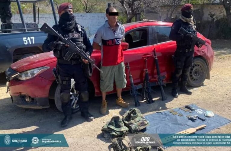 Detiene el Grupo “Jaguar” de la Policía Estatal a un individuo con armamento, presunta droga y uniformes tipo militar en Cocula