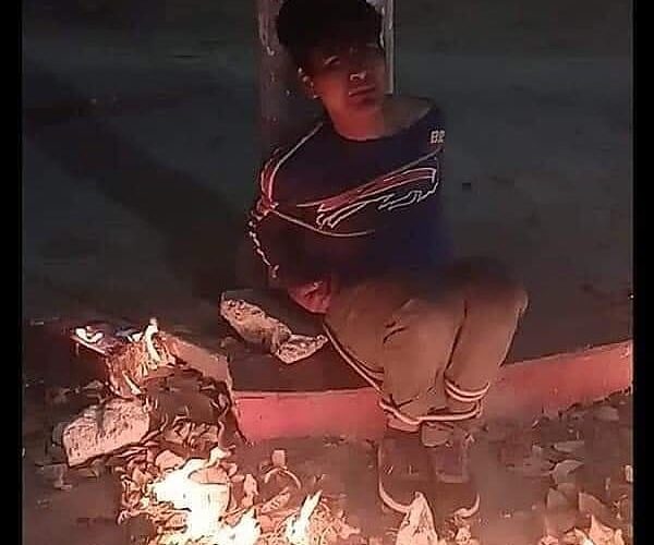 Salva la vida un presunto ladrón de ser linchado.