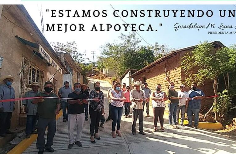INAUGURA PAVIMENTACIÓN EN SAN JOSÉ BUENA VISTA, LA ALCALDESA ALPOYECA LUPITA LUNA AYALA.