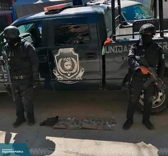Asegura la Policía Estatal y SEDENA presunta droga y cartuchos en Acapulco.