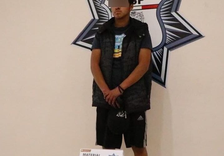 Capturan a presunto distribuidor de armas y drogas en puebla.