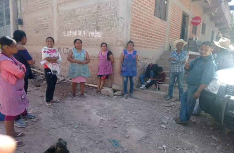 Introduce nueva red de agua potable en Xalpatláhuaccel edil Rosendo Larios Rosas.