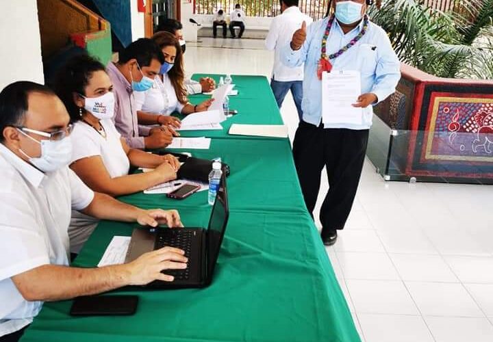 Se registra para participar como candidato del PRI a la alcaldía de Xalpatláhuac; Edmundo Delgado Gallardo.