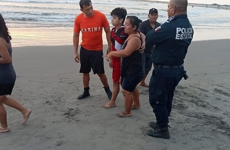 La Armada de México rescata a menor de edad en peligro de ahogarse en la playa San Benito, Puerto Madero.