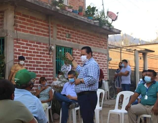Más cerca de la gente; el candidato a diputado local por la coalición PRI PRD; Héctor Vicario.