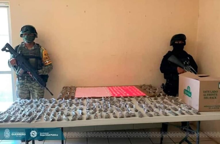 Asegura la Policía Estatal y SEDENA presunta droga en Acapulco.