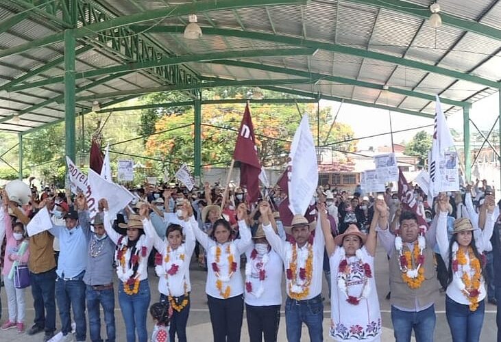 Se vuelcan habitantes de Alcozauca, durante el cierre de campaña de candidatos de morena a la presidencia Abel campos Ortega y diputación Masedonio Mendoza.