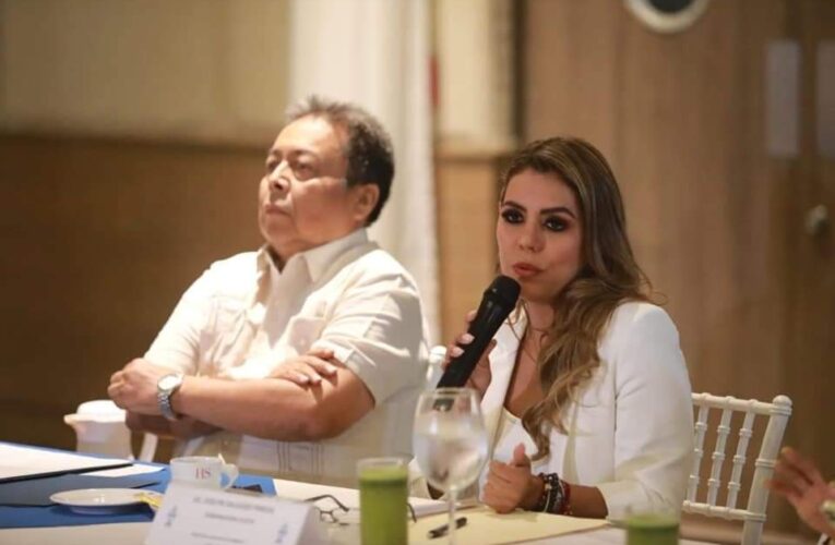 Llama Evelyn Salgado a “quitarse la camiseta partidista” y trabajar unidos por Guerrero
