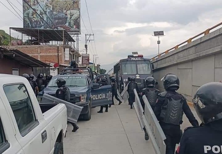 Tensión por desalojo de presuntos invasores de Colonia de Chilpancingo.