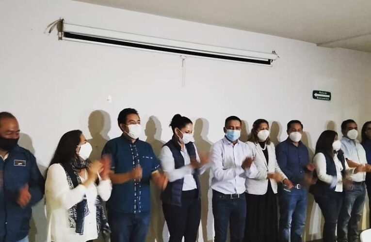 Llora su derrota la morenista Karina Pérez Popoca en San Andrés Cholula, le ganó el panista; Edmundo Tlatehui.