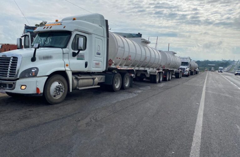 LA GUARDIA NACIONAL ASEGURA MÁS DE 130 MIL LITROS DE DIÉSEL EN CARRETERA DE JALISCO