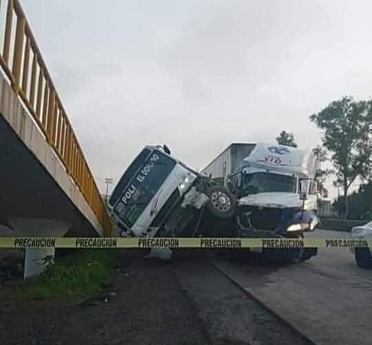 Espantoso accidente deja 4 muertos y 7 lesionados sobre la autopista México Querétaro.
