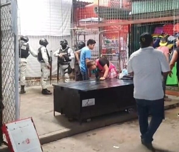 Atacan a otra comerciante del mercado de Iguala; se habría resistido a asalto.