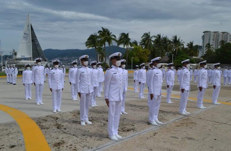 Egresa primera generación de alumnos de la Escuela de Búsqueda, Rescate y Buceo de la Armada de México.