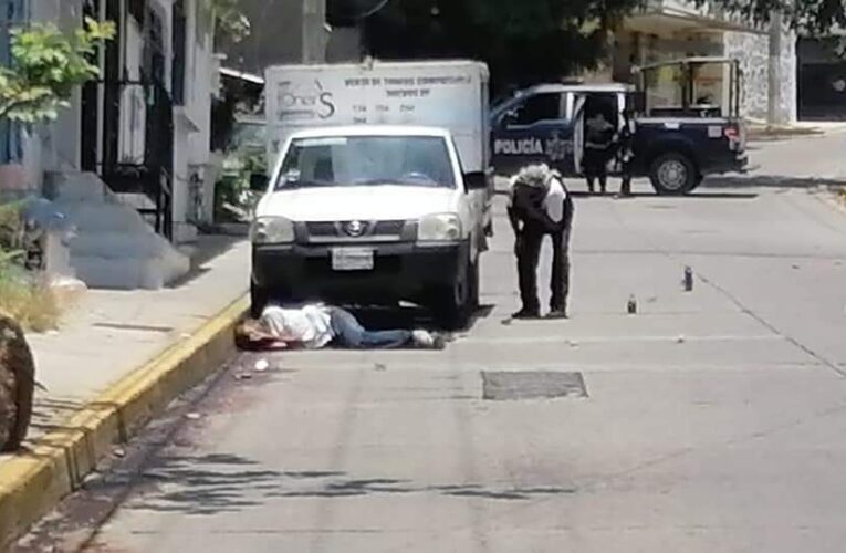 Un muerto y tres detenidos durante una persecución y balacera en Acapulco.