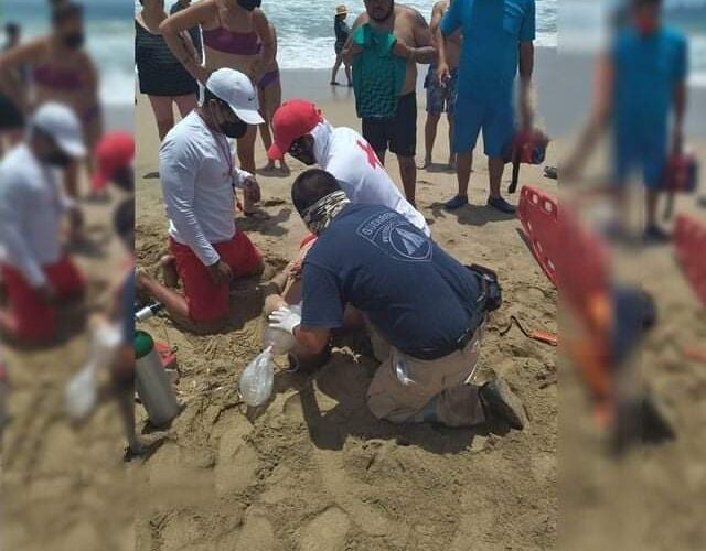 MUERE DE INFARTO EN TURISTA EN PLAYA DE IXTAPA ZIHUATANEJO.